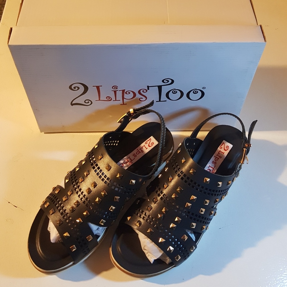 New in box 2 Lips Too Gilbert Toe Ring Sandals